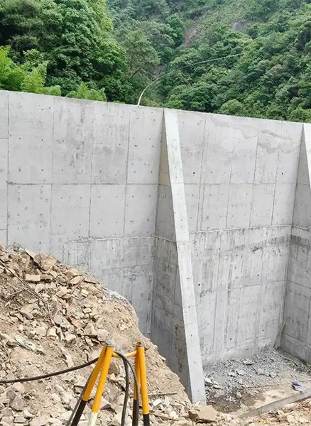 承德兴隆县重力式挡土墙